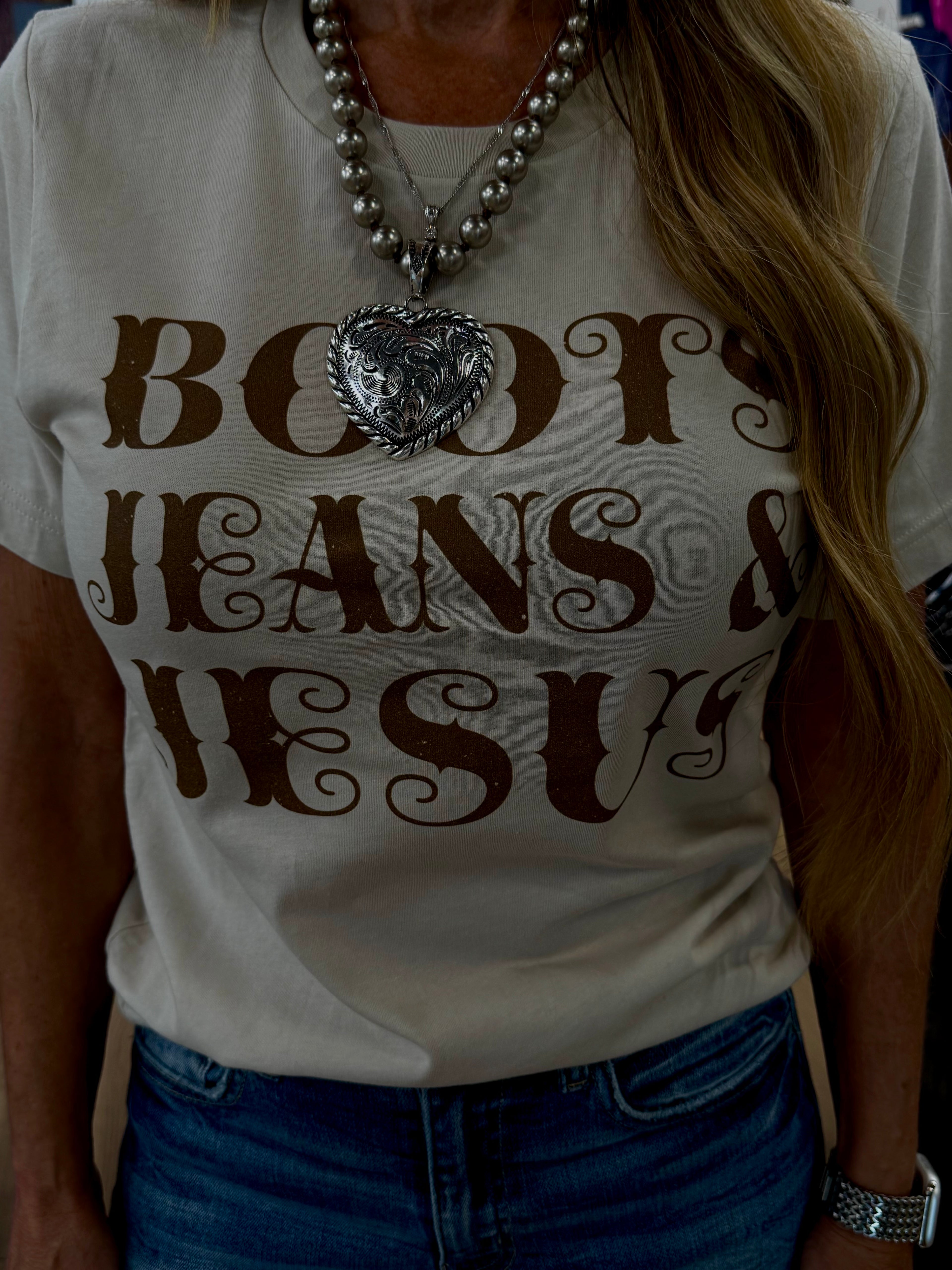 Boots jeans & Jesus t- shirt