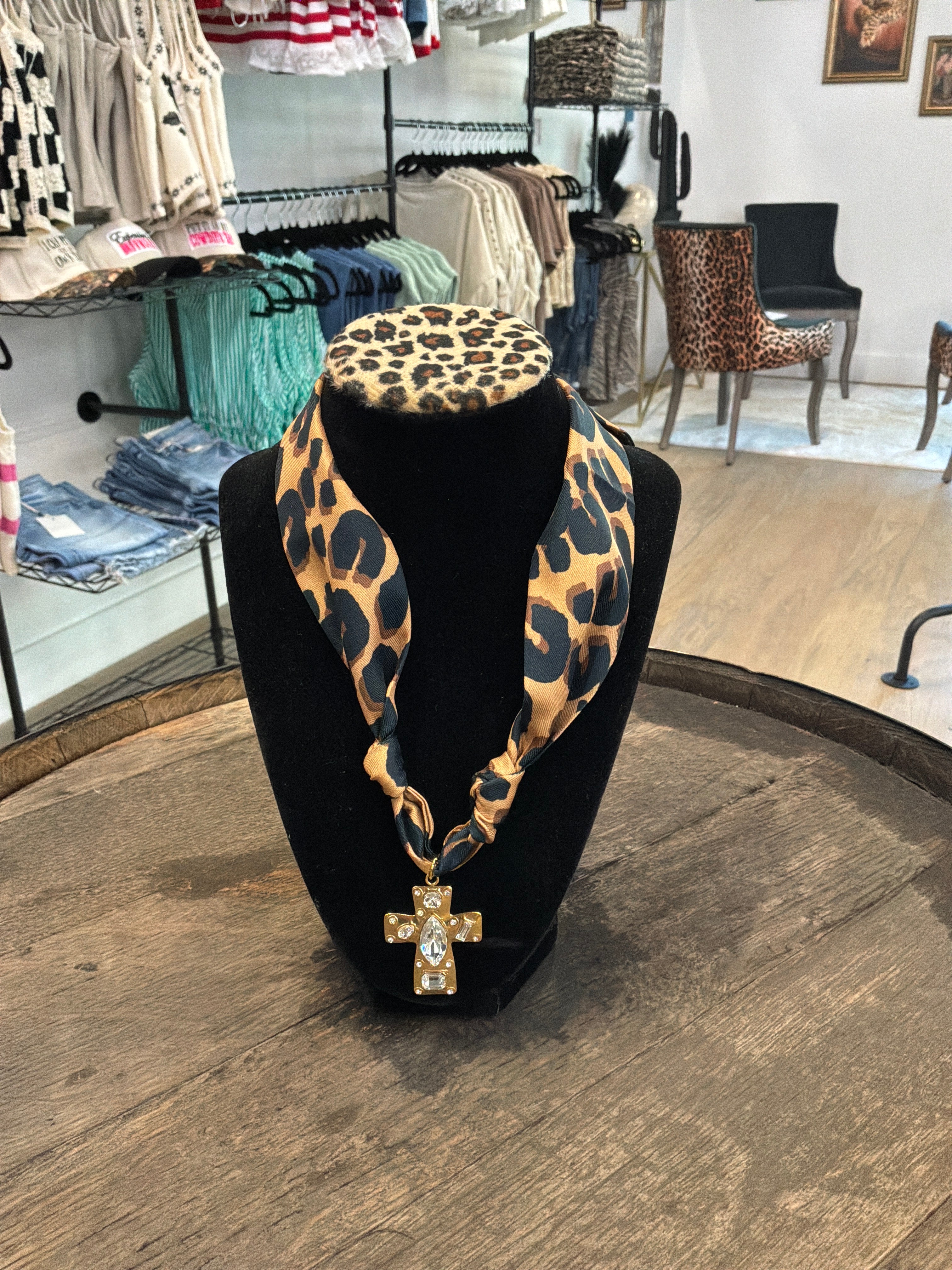 Scarf Cheetah necklace Cross p