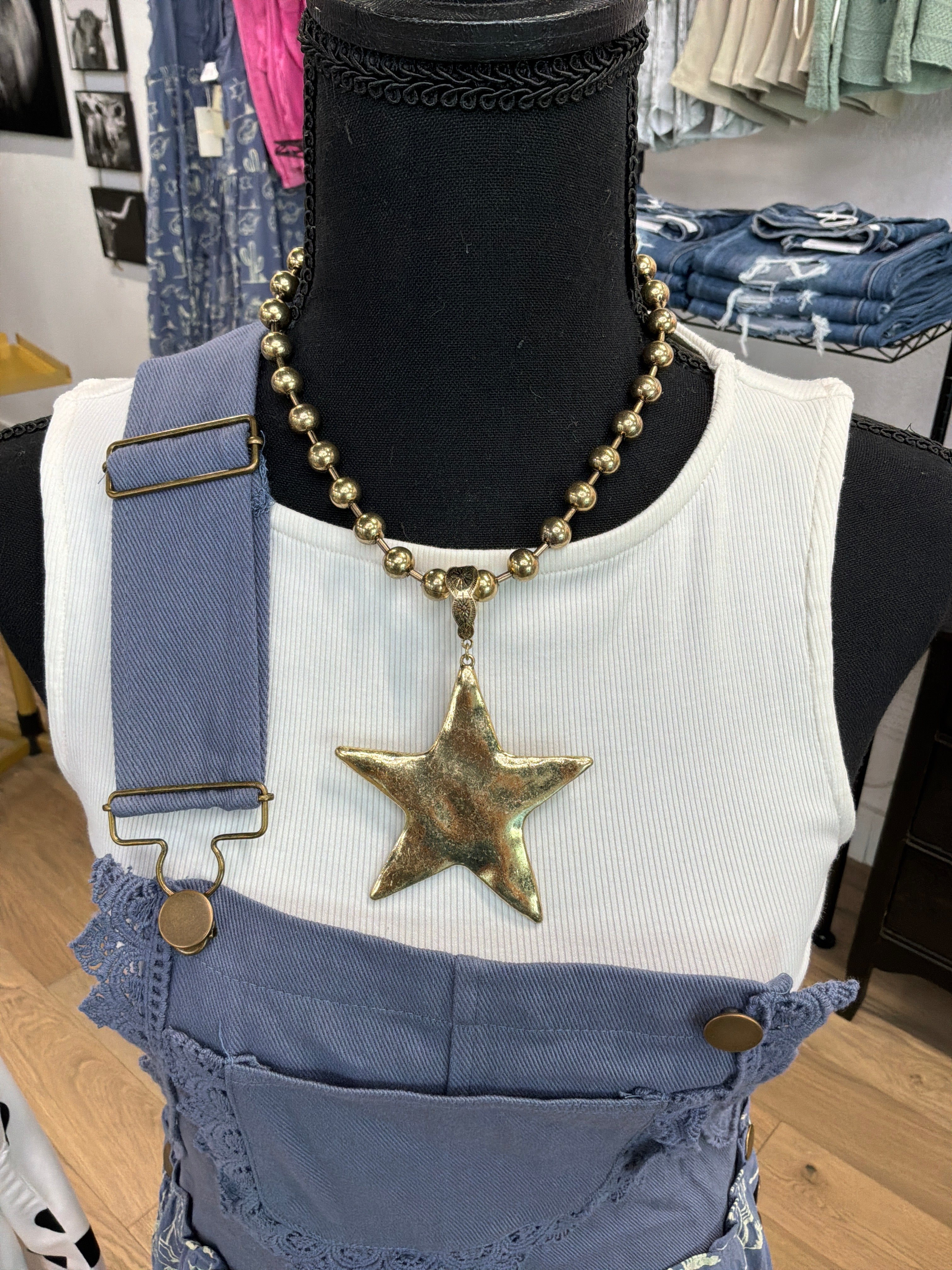 Gold chunky Star necklace