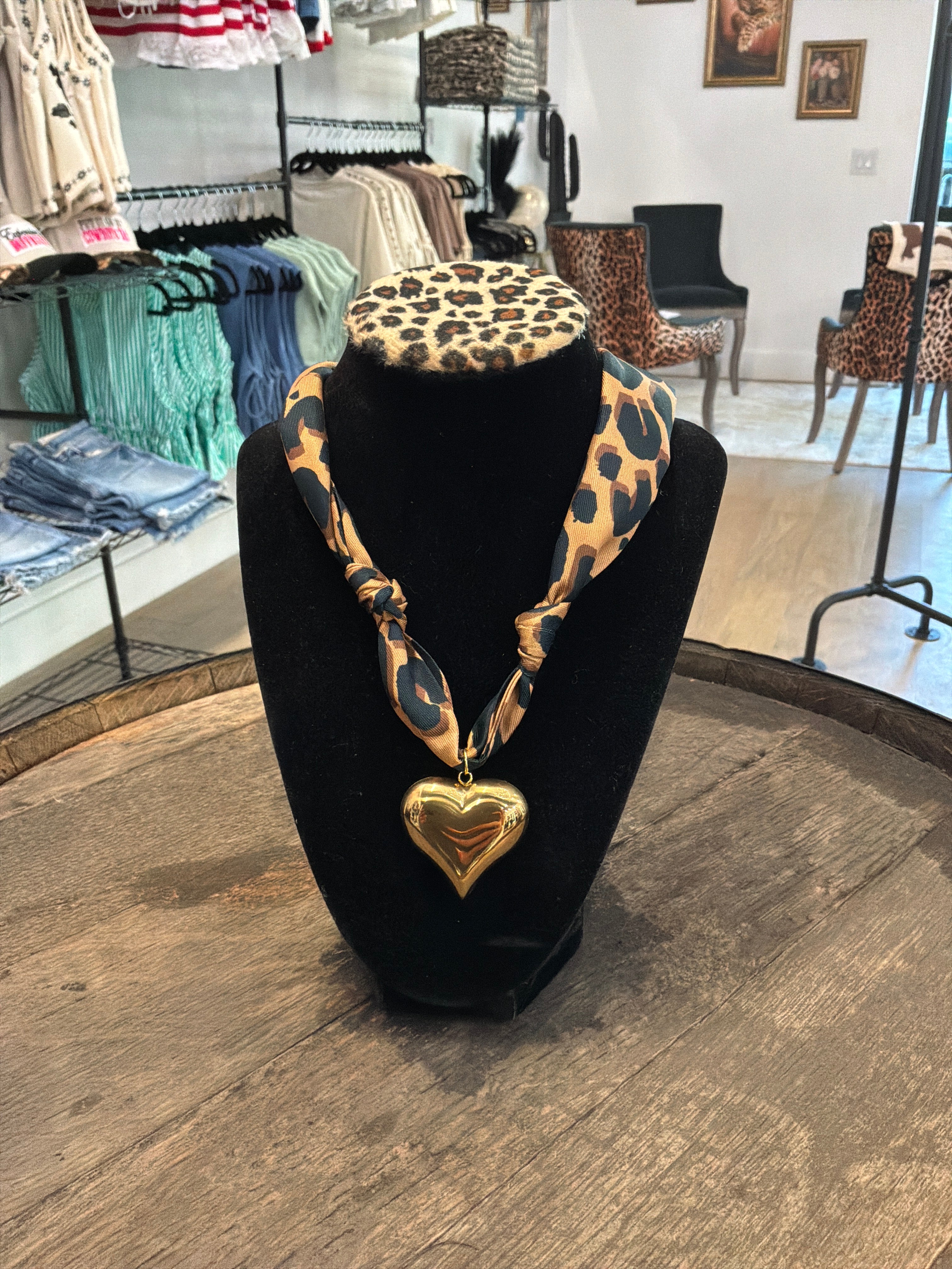 Scarf cheetah necklace heart