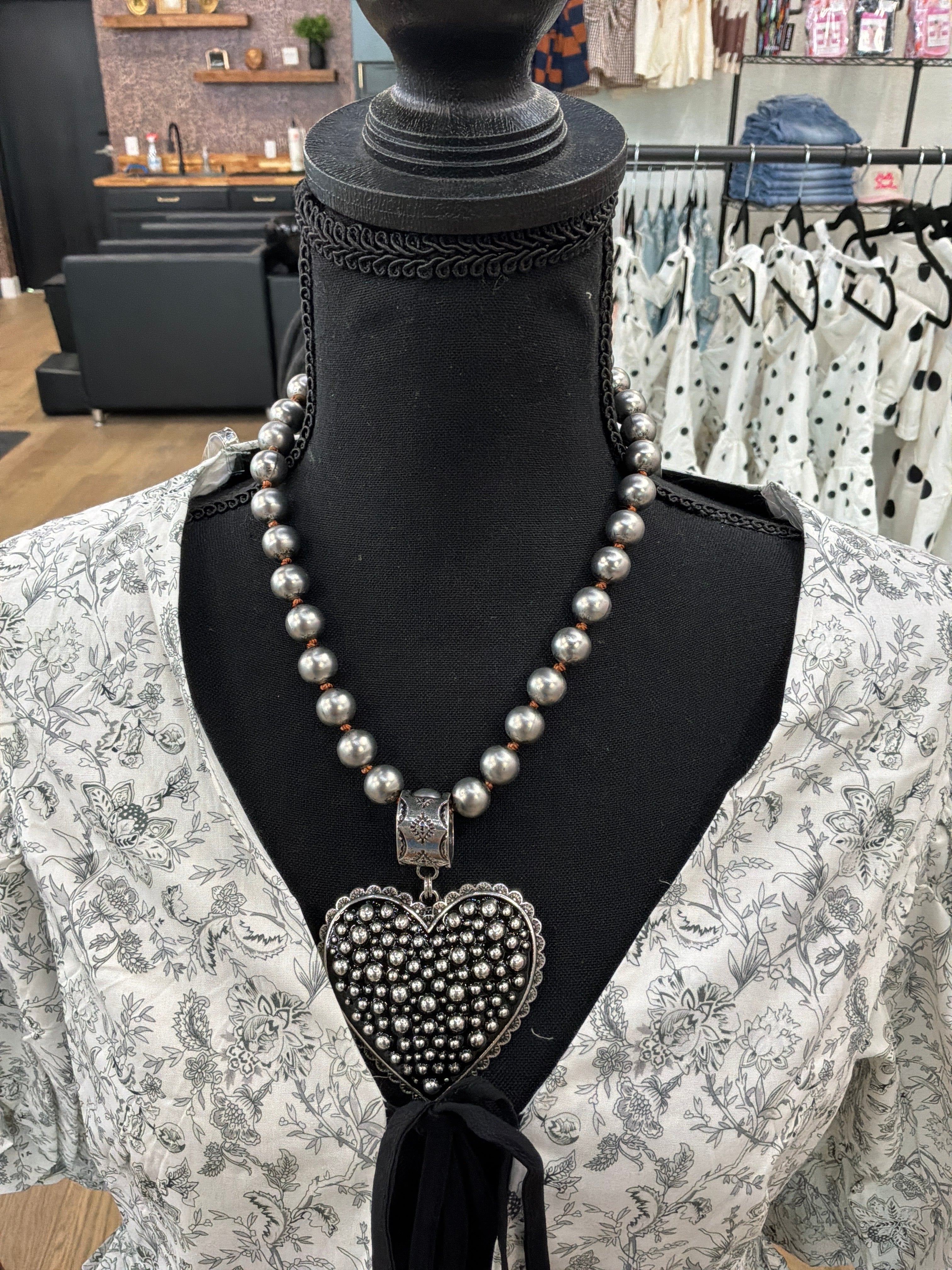 Black heart chunky necklace