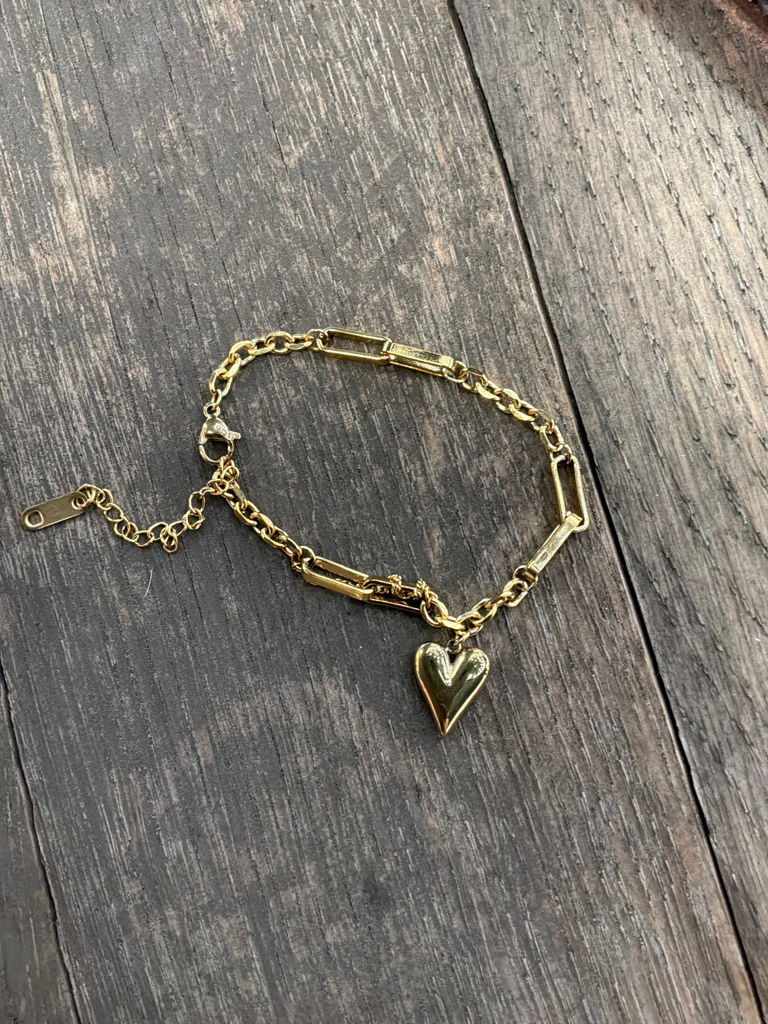 Gold heart chain bracelet