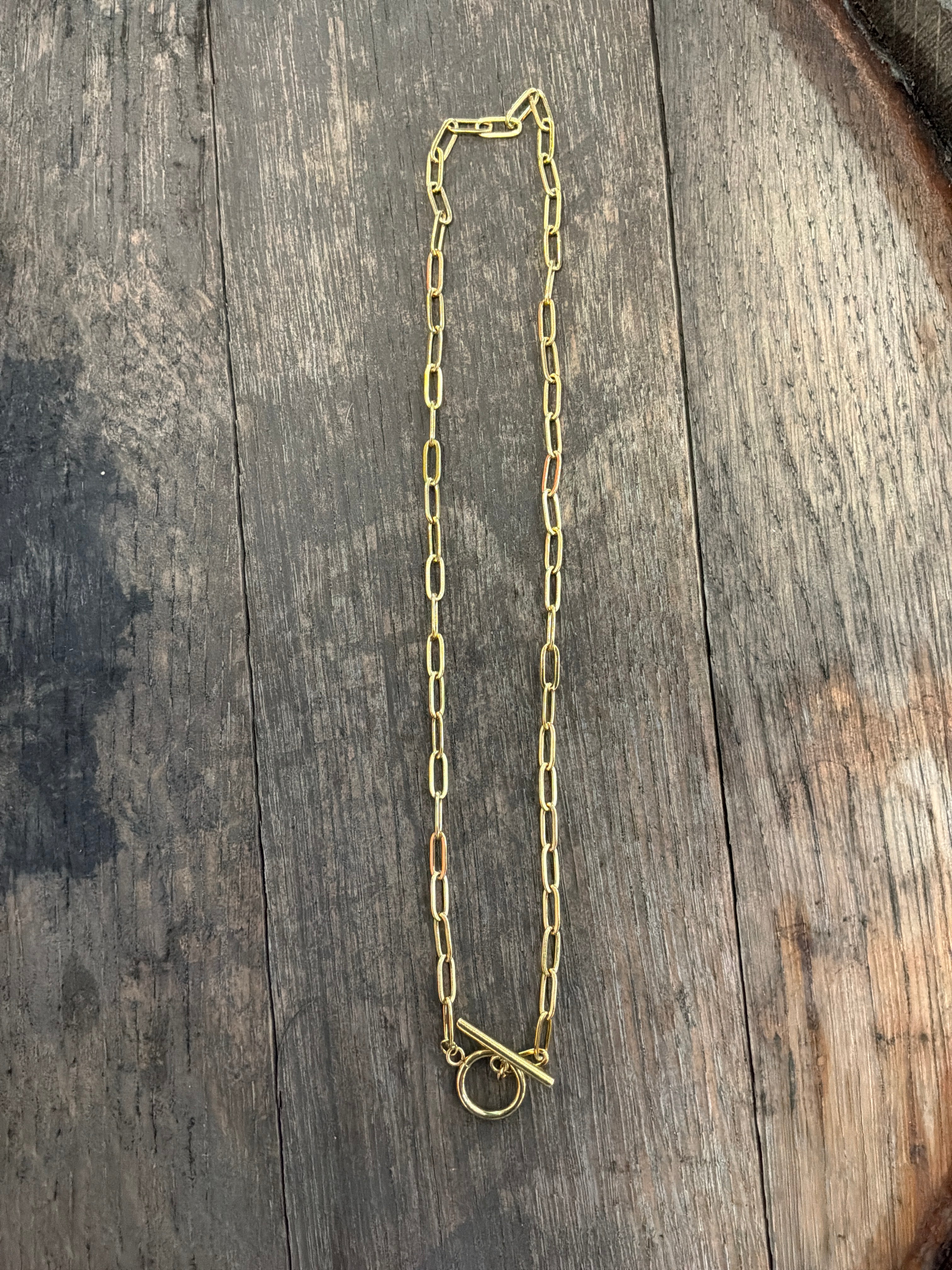 Gold loop necklace
