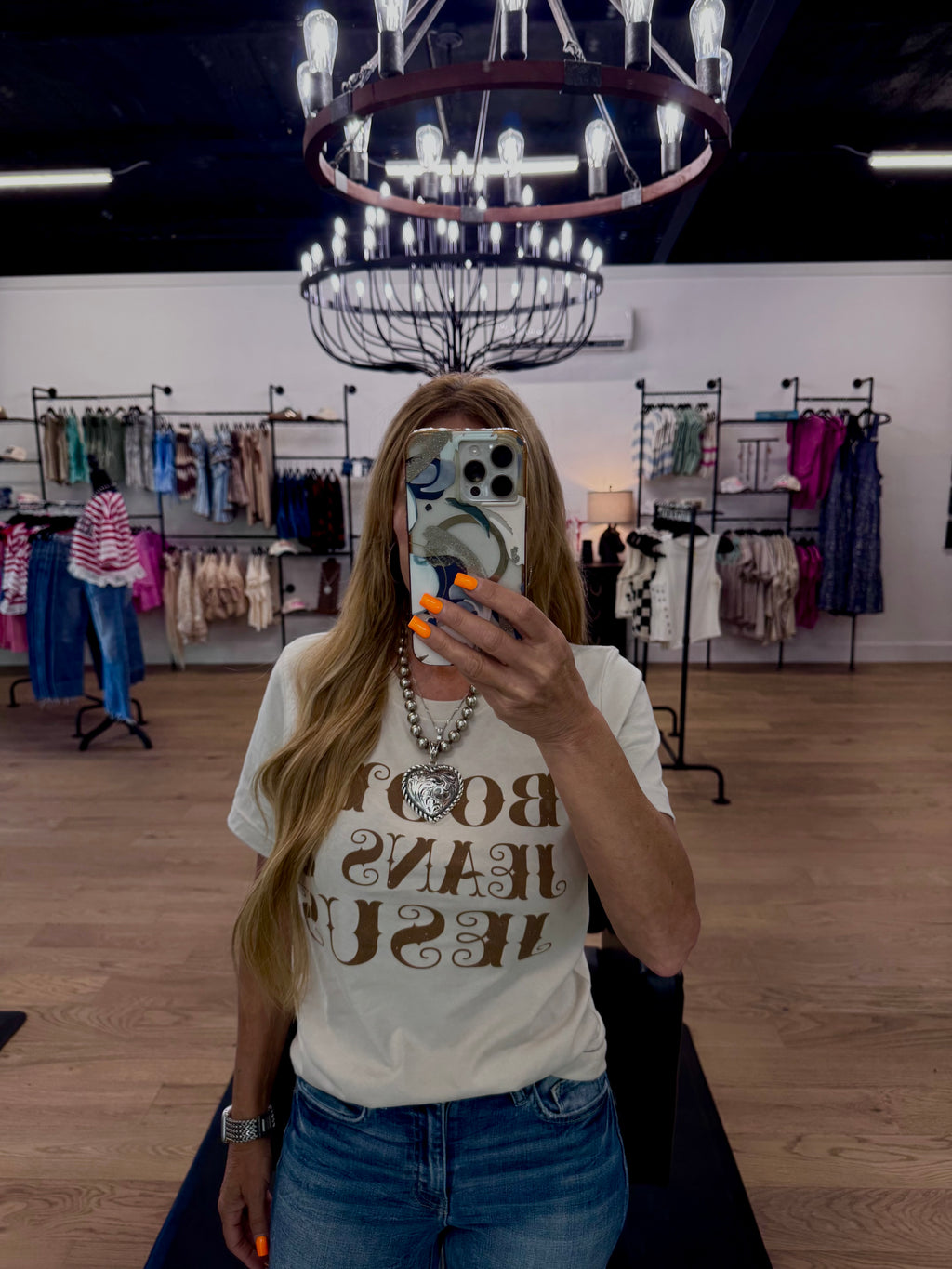 Boots jeans & Jesus t- shirt
